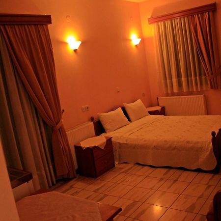 Guesthouse Bizani Neo Mpizani Exteriör bild