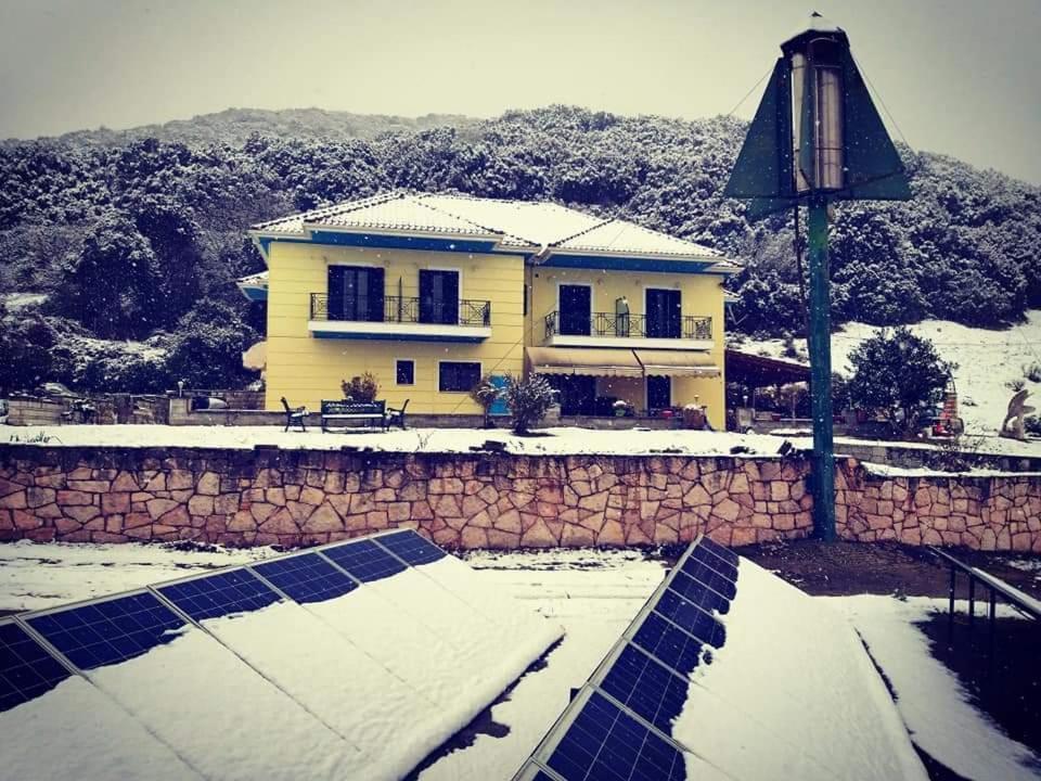 Guesthouse Bizani Neo Mpizani Exteriör bild