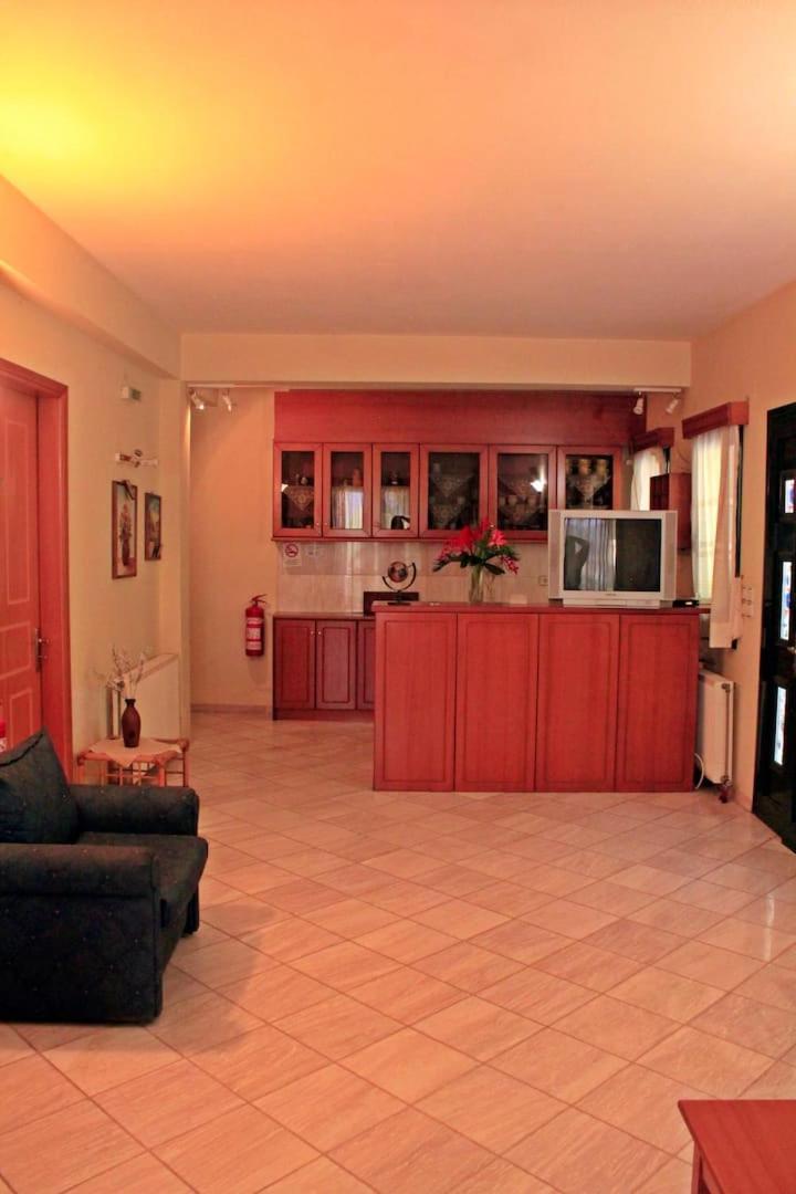 Guesthouse Bizani Neo Mpizani Exteriör bild