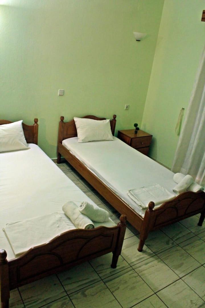 Guesthouse Bizani Neo Mpizani Exteriör bild