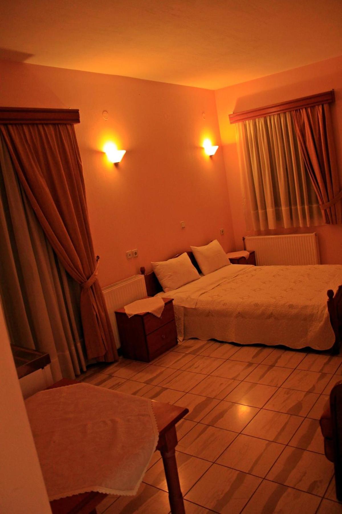 Guesthouse Bizani Neo Mpizani Exteriör bild